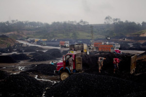 coal-mines-of-meghlaya-india_coal-mine-workers-12.jpg