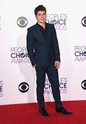 Gregg Sulkin at the 2015 People’s Choice Awards.