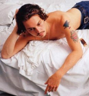Hands up if ya wud like to be lying beside Johnny Depp in this pic, oi ...