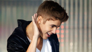 Justin Bieber aggredito in discoteca a Toronto? E’ stato uno scippo!