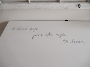 Desk with handpainted quote – White out project #1