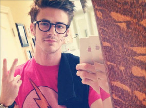 First Look: Grant Gustin As 'The Flash', Full Suit Revealed!