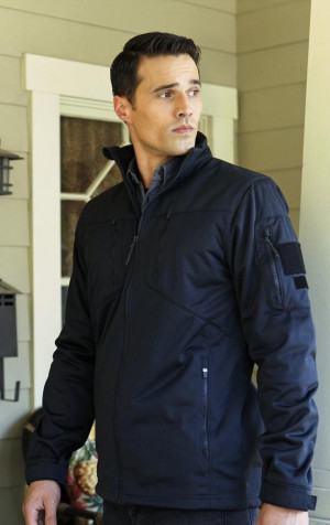 MV5BMTAzNzQyMTcyMjleQTJeQWpwZ15BbWU4MDEwMTA1NjAx._V1_SY1000_CR18,0,630 ...