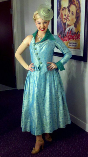 Lauren Ashley Zakrin (Glinda u/s)