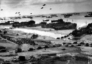 Allied soldiers, vehicles and equipment swarm onto the French shore ...