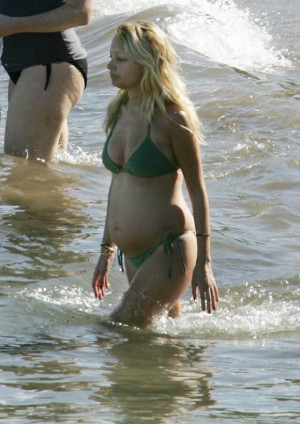 Pregnant Celebrities Flaunting Their Bikini Bodies!