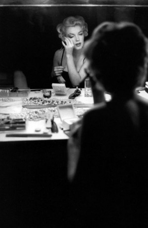 theniftyfifties: Marilyn at the dressing table.