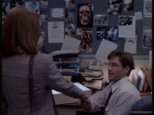 Fox Mulder (David Duchovny) shakes Dana Scully's (Gillian Anderson ...