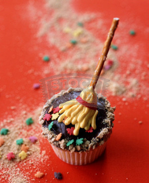 Witches-Broomstick-Cupcake