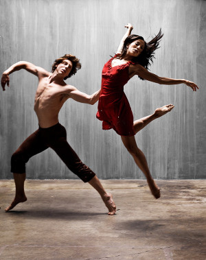 Description Two dancers.jpg