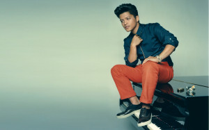 Bruno Mars impone estilo