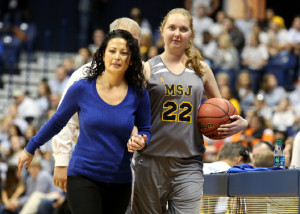 Sports: College Basketball Player Lauren Hill Loses Her Fight With ...