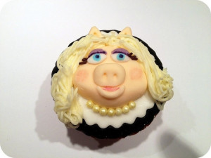 Miss Piggy cupcake