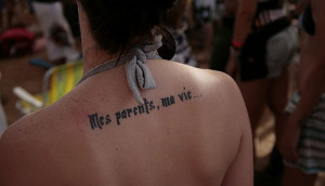 creativefan.comThis tattoo is in french and