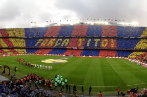 El Camp Nou homenajea a Tito Vilanova con un espectacular mosaico