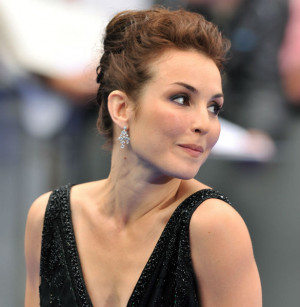 noomi rapace body