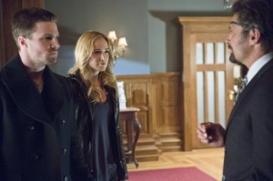 Arrow: Stephen Amell, Caity Lotz e Manu Bennett in una scena dell ...