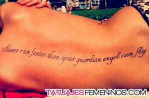 Las mejores 30 fotos de tatuajes de letras y frases para mujeres
