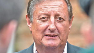 Eric Bristow wants to enter the Celebrity Big Brother 2015 house
