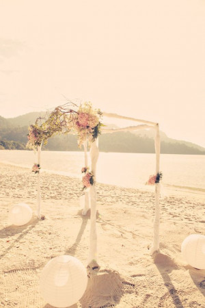 Vintage Beach Wedding Decor