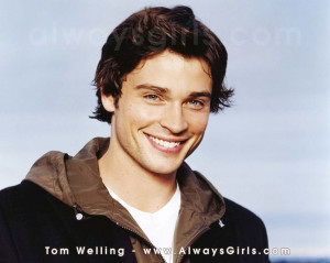 dont just sit there and look pretty... kiss me! (Tom Welling)
