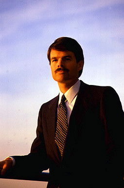 20 videos craig o mccaw horatio alger association member craig mccaw ...