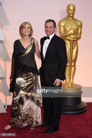 Willow Bay and Bob Iger pose on the red carpet for the 87th Oscars ...