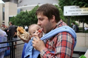 Funny | The dad who's teaching his son to not waste food. lol