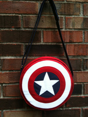 Captain America shield purse , $95, by CreoNodo .
