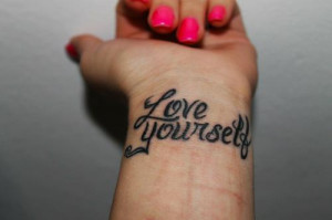 Tatuaje en la muñeca - Love Yourself: amate a ti mismo - Fotolog