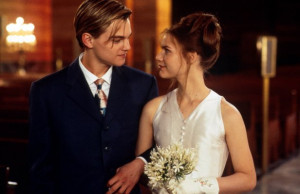 Etterhvert i filmen gifter Romeo og Julie seg, dem er det perfekte par ...