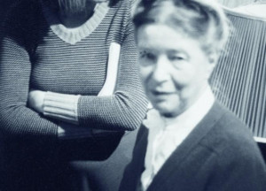 Simone de Beauvoir und Alice Schwarzer in Beauvoirs Wohnung.