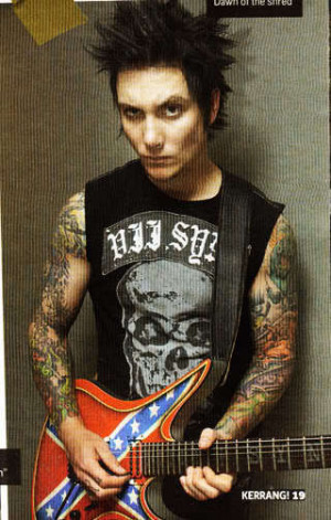 Synyster-synyster-gates-20553759-320-503.jpg