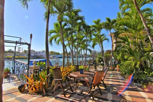 Miami Beach Waterfront Garden Getaway