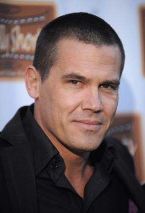 Actor Josh Brolin and daughter Eden Brolin attend the 2008 Holly ...