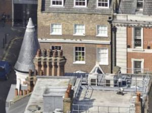 ... : http://thechive.files.wordpress.com/2010/11/caught-in-the-act-2.jpg