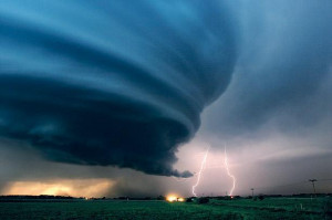 tornado and lightning pictures
