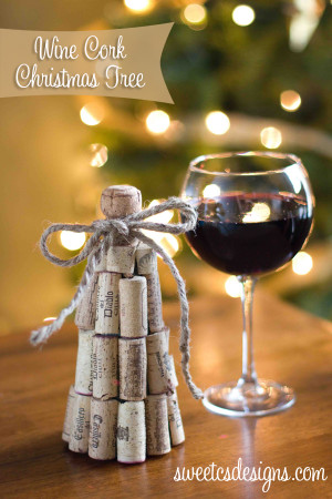 This Wine Cork Christmas tree at sweetcsdesigns.com is so easy to make ...