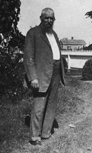 Slave owner William Prince Ford taken in the early 1860s. His family ...