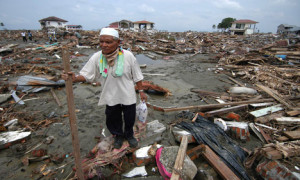 ... pray at Indonesian mosque that survived, 10 yrs after tsunami