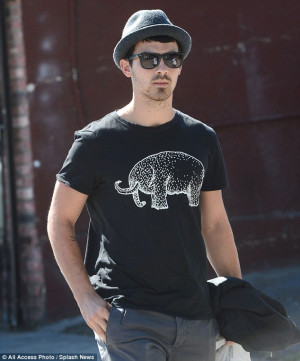 ed o'neill reading same paper for 20 years