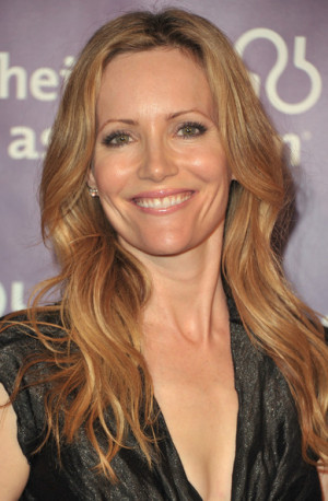 ... and awards dinner red carpet in this photo leslie mann actress leslie