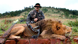 Lion-hunter-crossbow-lion-016.jpg