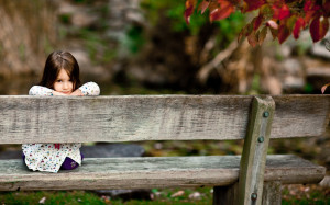 ... Kids Photo Girl Look Park Forest Smile Sitting Bench HD Love Wallpaper