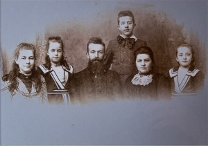 BETSY, NOLLIE, PAPA, WILLEM, MAMA, & CORRIE TEN BOOM