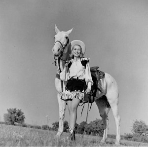 american_cowgirls_of_the_1940_s__17_.jpg