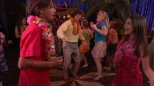 Watch Zoey 101 Season 1 Episode 13 S1e13 Little Beach Party picture