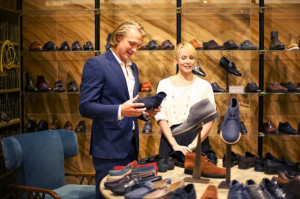 NY Ranger Carl Hagelin Goes Shoe Shopping with Esquire