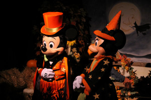 Disneyland_Halloween_Mickey_Mouse_Minnie_Mouse.jpg