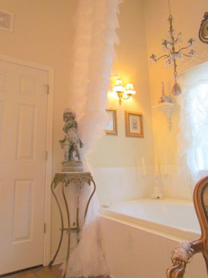 Delusions of grandeur ~ L0VE the ruffled shower curtain~ Bubbles ...